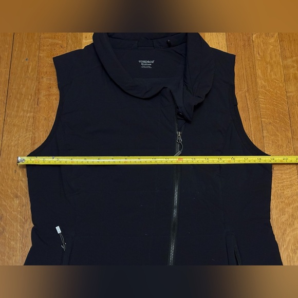 Toad & Co Quilted Puffer Vest - Picture 6 of 7